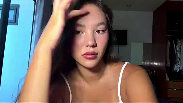 Snapshot of kamila_18_french chatting on 03-24-26, 05:12 kamila 18 french online show from 03-24-26, 05:12