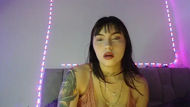 Snapshot of Val_Time chatting on 06-26-26, 06:56 Val Time online show from 06-26-26, 06:56