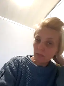 Snapshot of MiaLove183 chatting on 03-24-26, 02:22 MiaLove183 online show from 03-24-26, 02:22