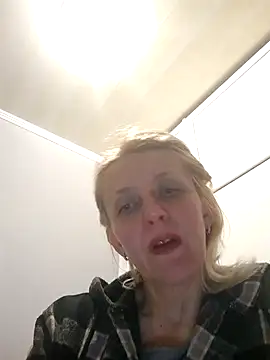 Snapshot of MiaLove183 chatting on 03-27-26, 02:06 MiaLove183 online show from 03-27-26, 02:06