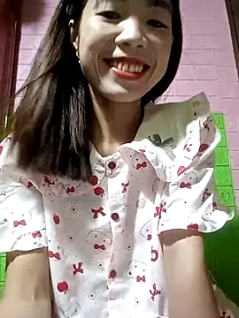 AmyLinee01 online show from 04-27-26, 05:16