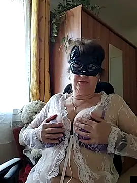 Snapshot of Chrismaturefrench chatting on 03-24-26, 04:01 Chrismaturefrench online show from 03-24-26, 04:01