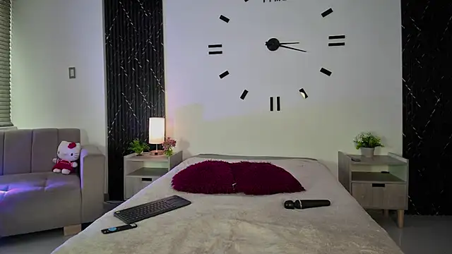 aurora petitee online show from 06-06-26, 01:27