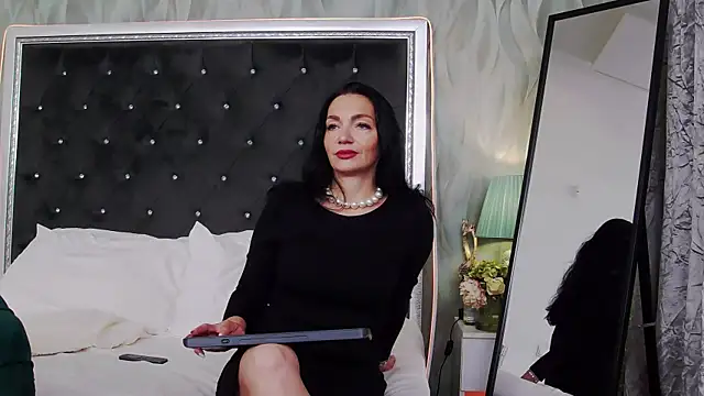Snapshot of GraceMontclaire chatting on 05-22-26, 03:28 GraceMontclaire online show from 05-22-26, 03:28