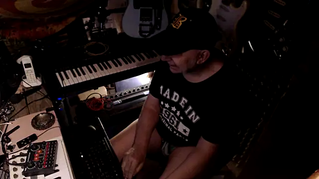 Snapshot of nicobite007 chatting on 03-27-26, 08:59 nicobite007 online show from 03-27-26, 08:59