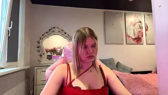 SweettAnny online show from 06-15-26, 04:53