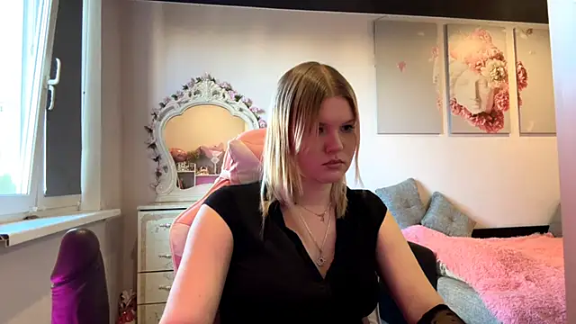 SweettAnny online show from 06-16-26, 04:31