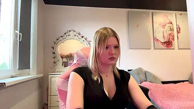 SweettAnny online show from 06-19-26, 02:21