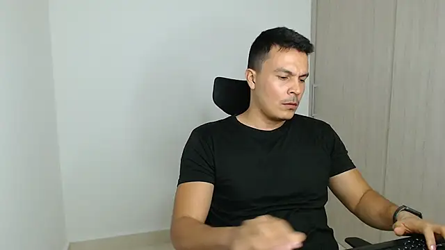 Snapshot of Galindo_33 chatting on 03-25-26, 02:39 Galindo 33 online show from 03-25-26, 02:39