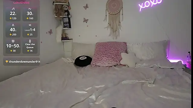 Snapshot of Baby-imi chatting on 05-28-26, 02:09 Baby-imi online show from 05-28-26, 02:09