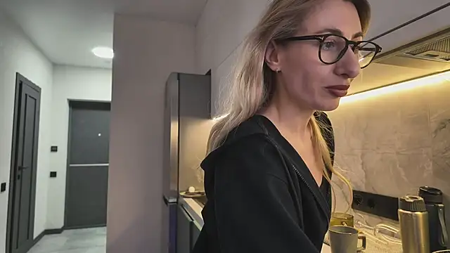 Snapshot of HEY_KITSUNKA chatting on 04-06-26, 06:31 HEY KITSUNKA online show from 04-06-26, 06:31