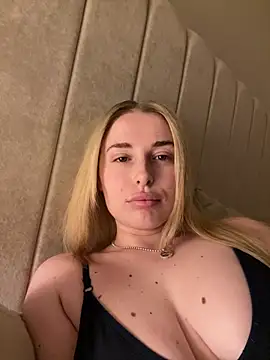 EloiseeUKK online show from 04-25-26, 06:16