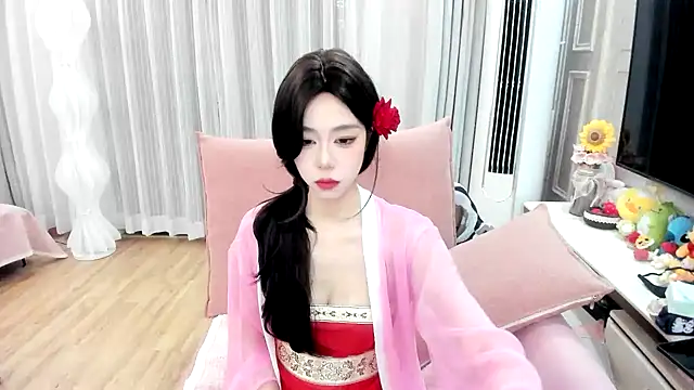 Snapshot of jolie_33 chatting on 03-26-26, 12:33 jolie 33 online show from 03-26-26, 12:33