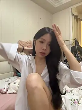 Snapshot of jolie_33 chatting on 04-29-26, 01:53 jolie 33 online show from 04-29-26, 01:53