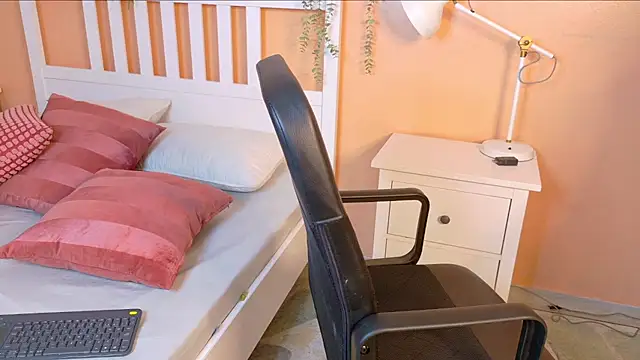 MeganEvanss   online show from 04-11-26, 07:51