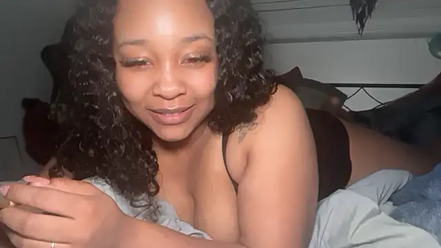 Snapshot of Yourmommysilk chatting on 03-27-26, 12:05 Yourmommysilk online show from 03-27-26, 12:05