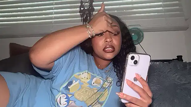 Snapshot of Yourmommysilk chatting on 03-29-26, 02:22 Yourmommysilk online show from 03-29-26, 02:22