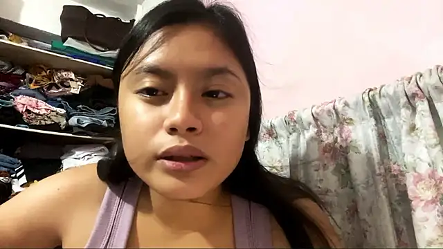 Snapshot of PennieDegraaf chatting on 03-25-26, 01:06 PennieDegraaf online show from 03-25-26, 01:06