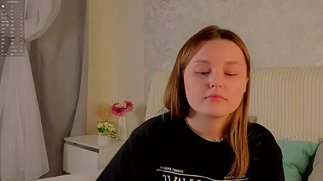 LorriMonz online show from 06-25-26, 05:12
