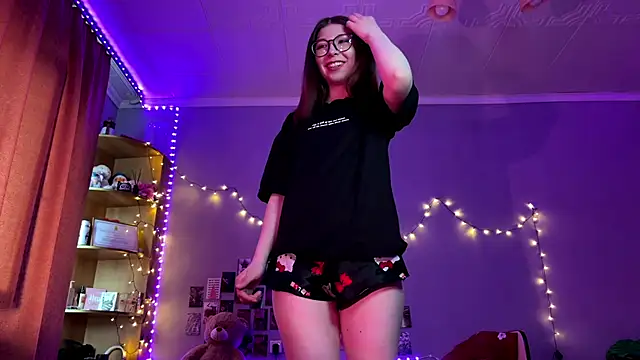 MoonRavelle online show from 04-29-26, 05:22