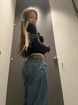 Snapshot of SaintSquirt chatting on 06-11-26, 07:28 SaintSquirt online show from 06-11-26, 07:28