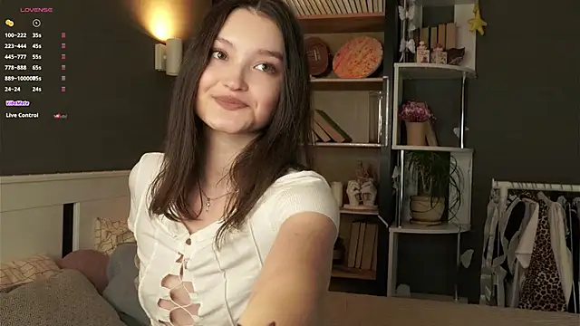 Snapshot of GussieGoold chatting on 04-08-26, 12:38 GussieGoold online show from 04-08-26, 12:38
