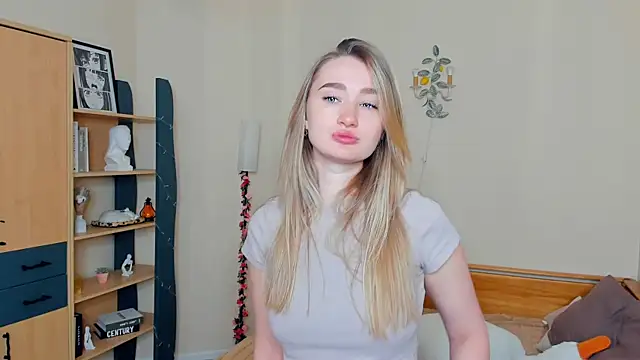 VioletteClaire online show from 05-02-26, 07:24