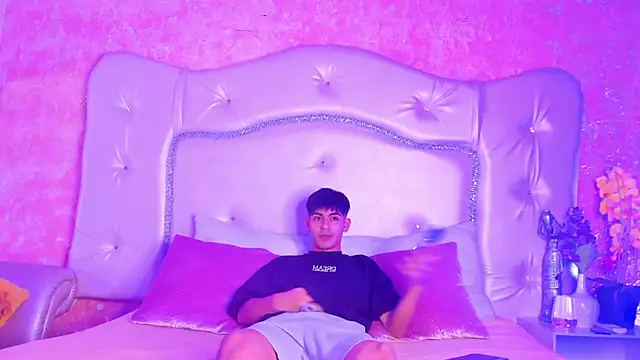 TylerCruz   online show from 03-31-26, 01:22