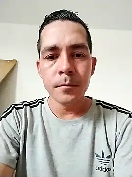 Snapshot of Gabriel_leon33 chatting on 06-14-26, 06:54 Gabriel leon33 online show from 06-14-26, 06:54