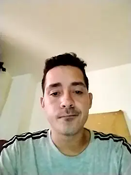 Snapshot of Gabriel_leon33 chatting on 06-18-26, 08:35 Gabriel leon33 online show from 06-18-26, 08:35