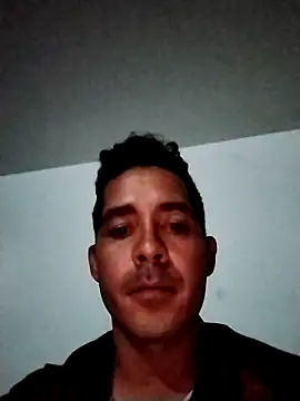 Snapshot of Gabriel_leon33 chatting on 06-25-26, 06:51 Gabriel leon33 online show from 06-25-26, 06:51