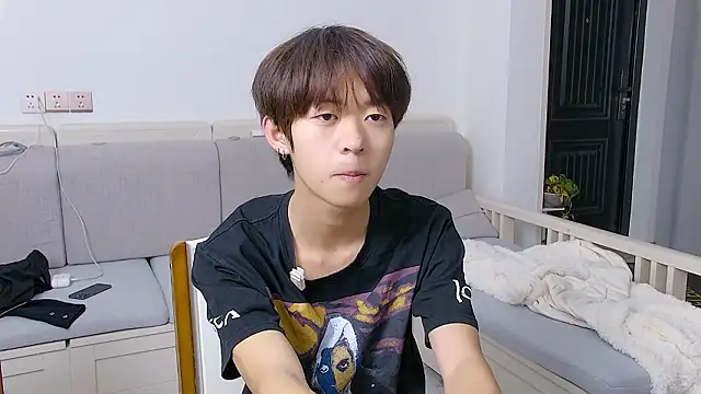 Snapshot of buding-001 chatting on 03-24-26, 11:26 buding-001 online show from 03-24-26, 11:26