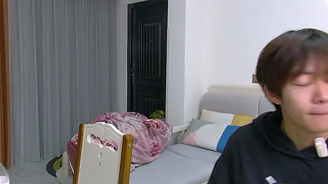 Snapshot of buding-001 chatting on 03-25-26, 10:10 buding-001 online show from 03-25-26, 10:10