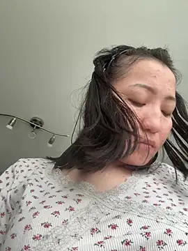 Snapshot of Molly242424- chatting on 03-24-26, 01:49 Molly242424- online show from 03-24-26, 01:49