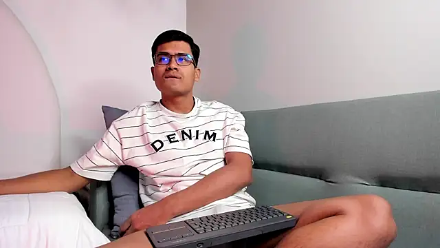 ThiagoVega  online show from 07-11-26, 04:26