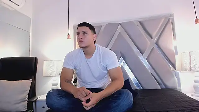 Chriss Diamond online show from 04-24-26, 03:42