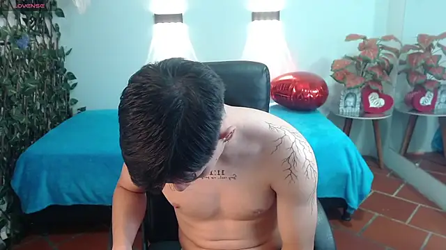 RoaSexi25 online show from 04-15-26, 03:24