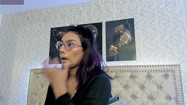 Snapshot of ValeAlvarez_ chatting on 03-27-26, 06:40 ValeAlvarez online show from 03-27-26, 06:40