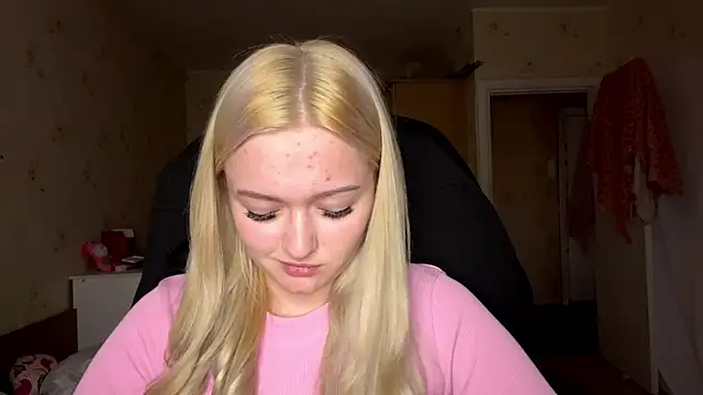 Snapshot of Sophia_Blonde chatting on 04-02-26, 01:47 Sophia Blonde online show from 04-02-26, 01:47