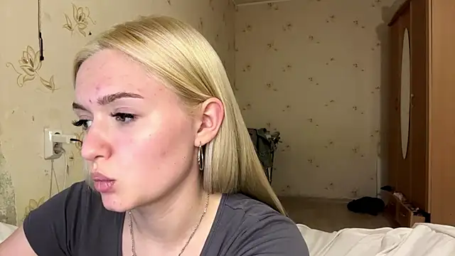 Snapshot of Sophia_Blonde chatting on 04-06-26, 04:52 Sophia Blonde online show from 04-06-26, 04:52