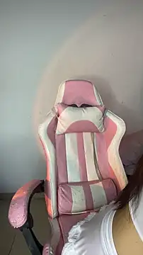 Snapshot of alexandra_x_ chatting on 04-04-26, 10:51 alexandra x online show from 04-04-26, 10:51