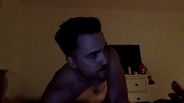 Snapshot of AlphaTRkings chatting on 03-25-26, 02:50 AlphaTRkings online show from 03-25-26, 02:50