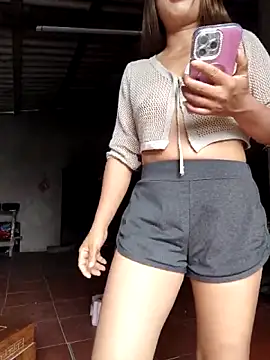 xinhxinh-cute online show from 05-18-26, 04:07