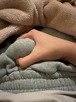 Snapshot of shyyyyy0 chatting on 03-28-26, 04:23 shyyyyy0 online show from 03-28-26, 04:23