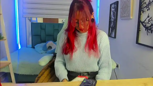 Snapshot of Sara_Red_X chatting on 06-30-26, 03:40 Sara Red X online show from 06-30-26, 03:40