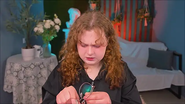 Snapshot of SaraSweetness chatting on 03-27-26, 09:21 SaraSweetness online show from 03-27-26, 09:21