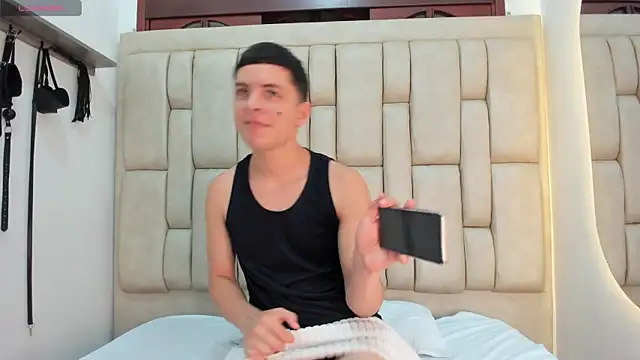 Snapshot of Axel_OS chatting on 03-27-26, 03:01 Axel OS online show from 03-27-26, 03:01