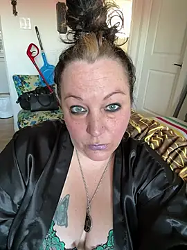 Queenemerald online show from 03-28-26, 07:02