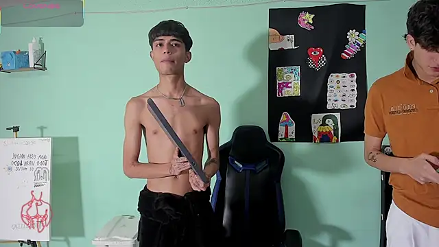 TYLERhHOT2005 online show from 04-28-26, 02:27
