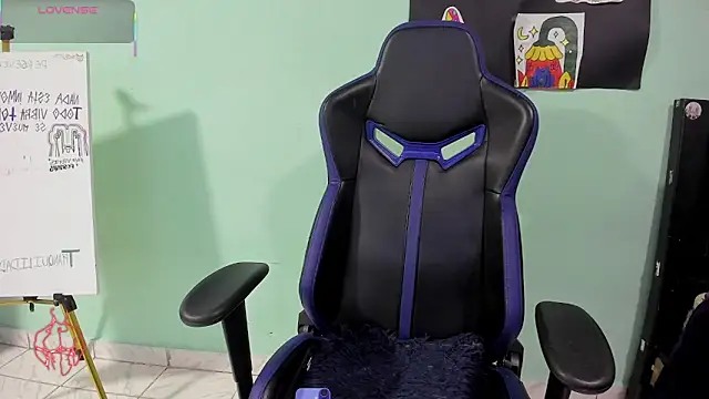 TYLERhHOT2005 online show from 05-04-26, 07:21